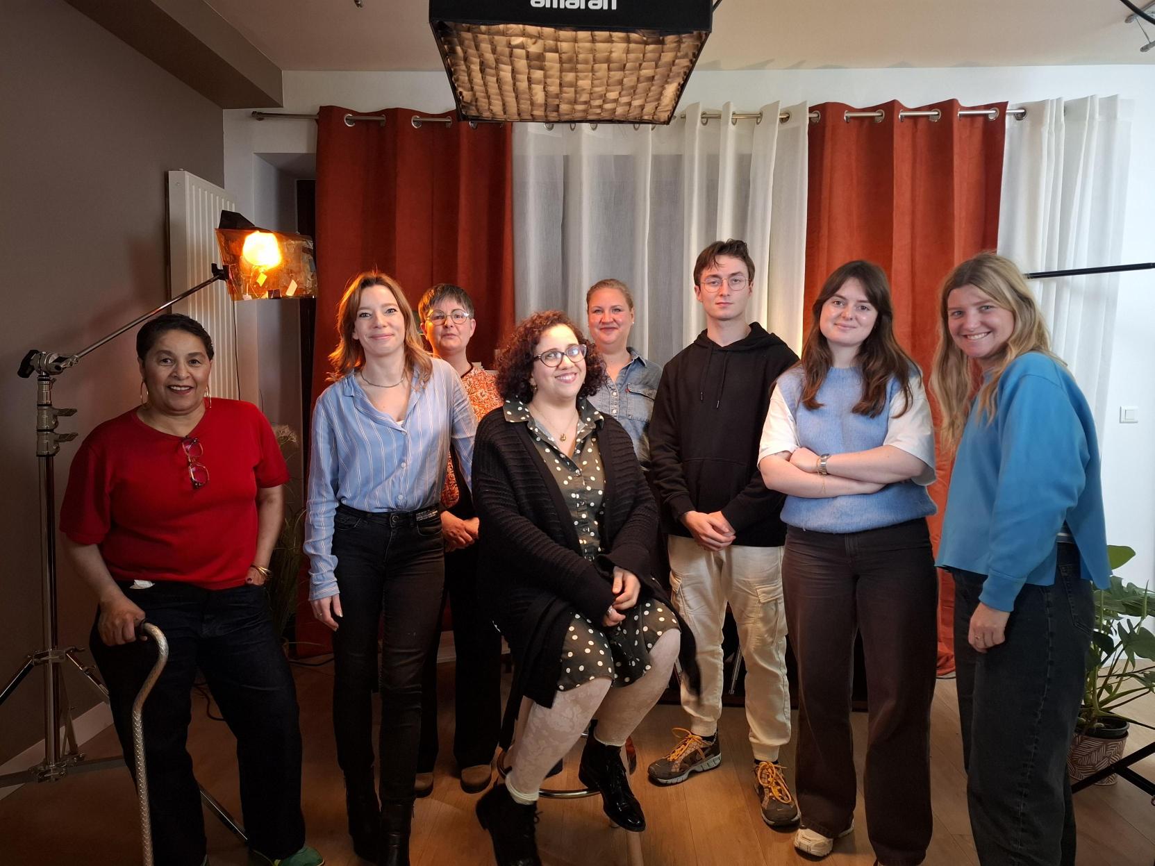 Photo de groupe prise lors du tournage des vidéos mardi 24 mars.